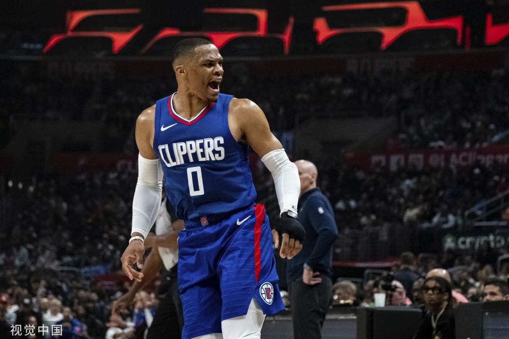 辅以球员在 辅以球员在